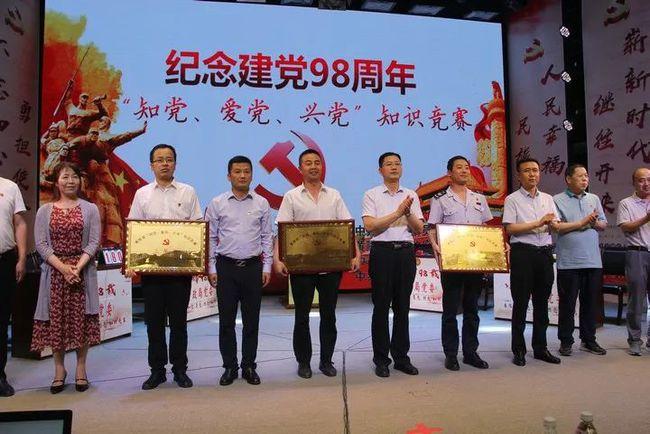 新买的手机充电，一定要充满12个小时才可以用吗？游戏画面